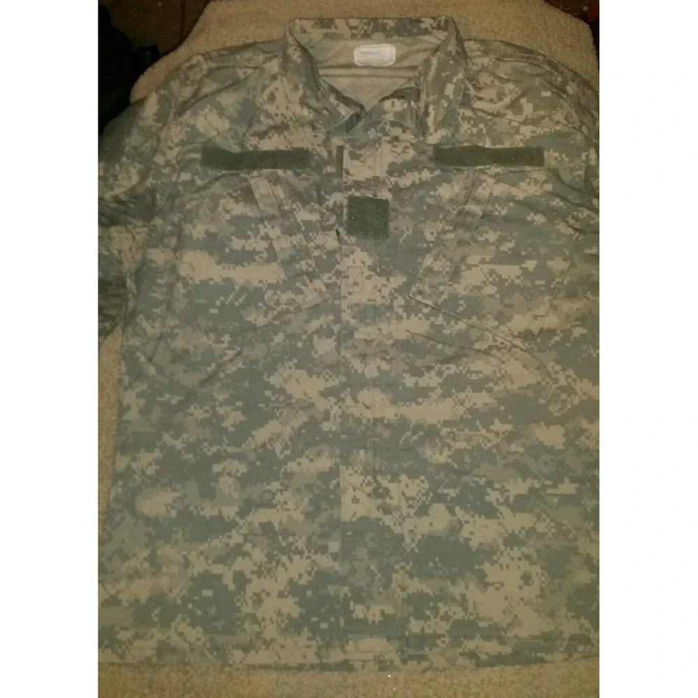 Mens Sz Medium -‎ long Army issue digital camo long sleeve shirt jacket